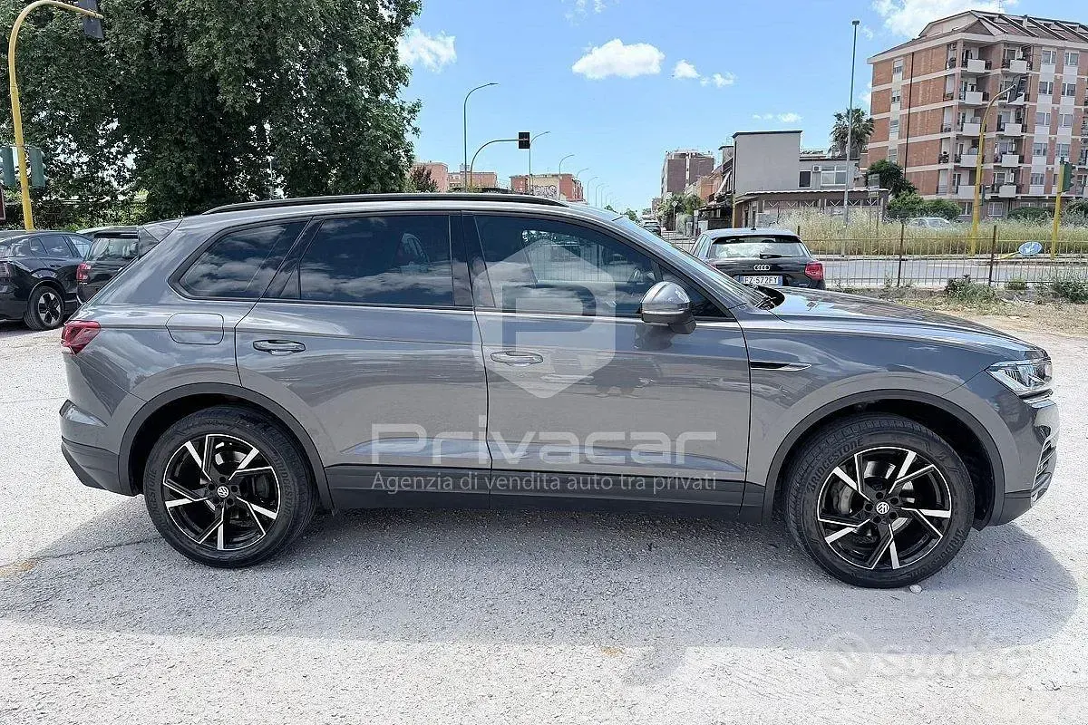 Usata VW Touareg 286 CV (210 kW) 2021 Grigio SUV
