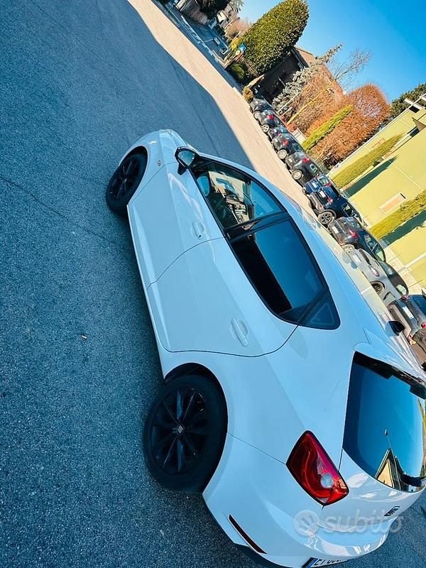 Bianco Usata 2015 Seat Ibiza Tre volumi | 5600 € - Immagine 1/4