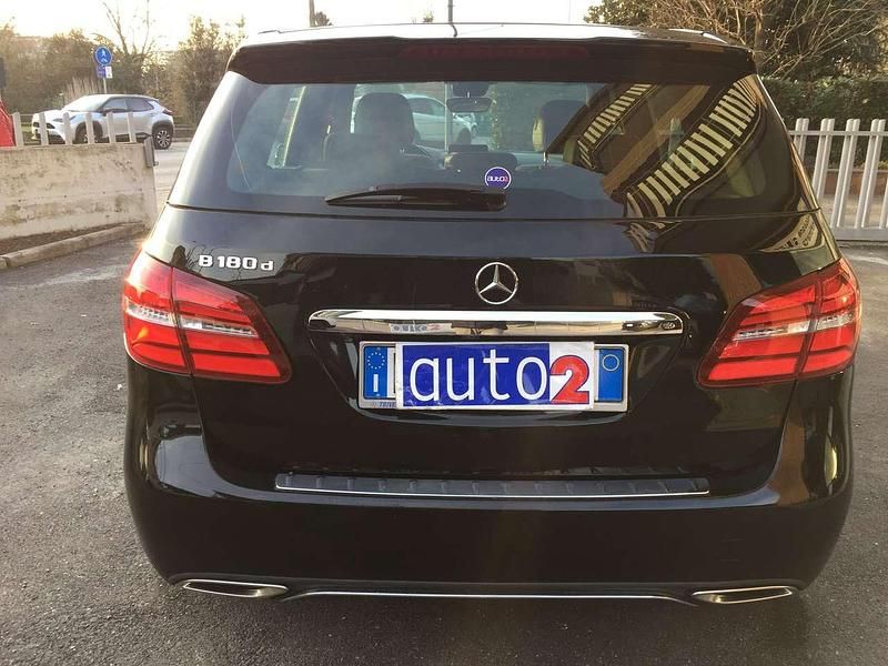 Usata Mercedes B180 109 CV (80 kW) 2017 Nero Monovolume