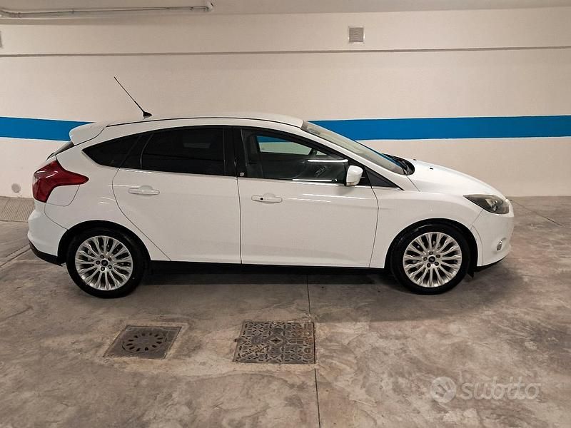Usata Ford Focus Titanium 95 CV (69 kW) 2012 Bianco Berlina