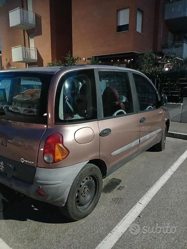 Usata Fiat Multipla 103 CV (75 kW) 2001 Grigio Monovolume