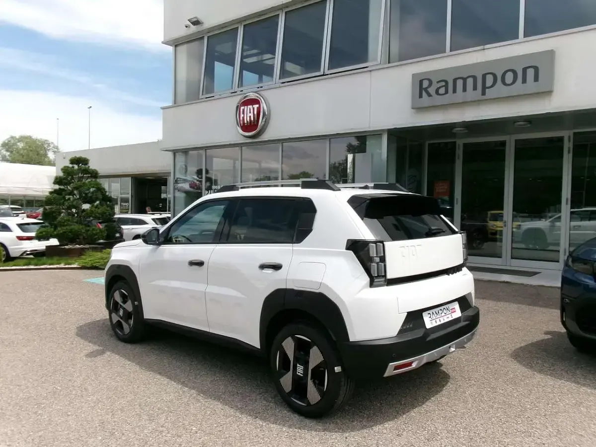 Nuova Fiat Grande Panda La Prima 110 CV (80 kW) 2026 Bianco Utilitaria