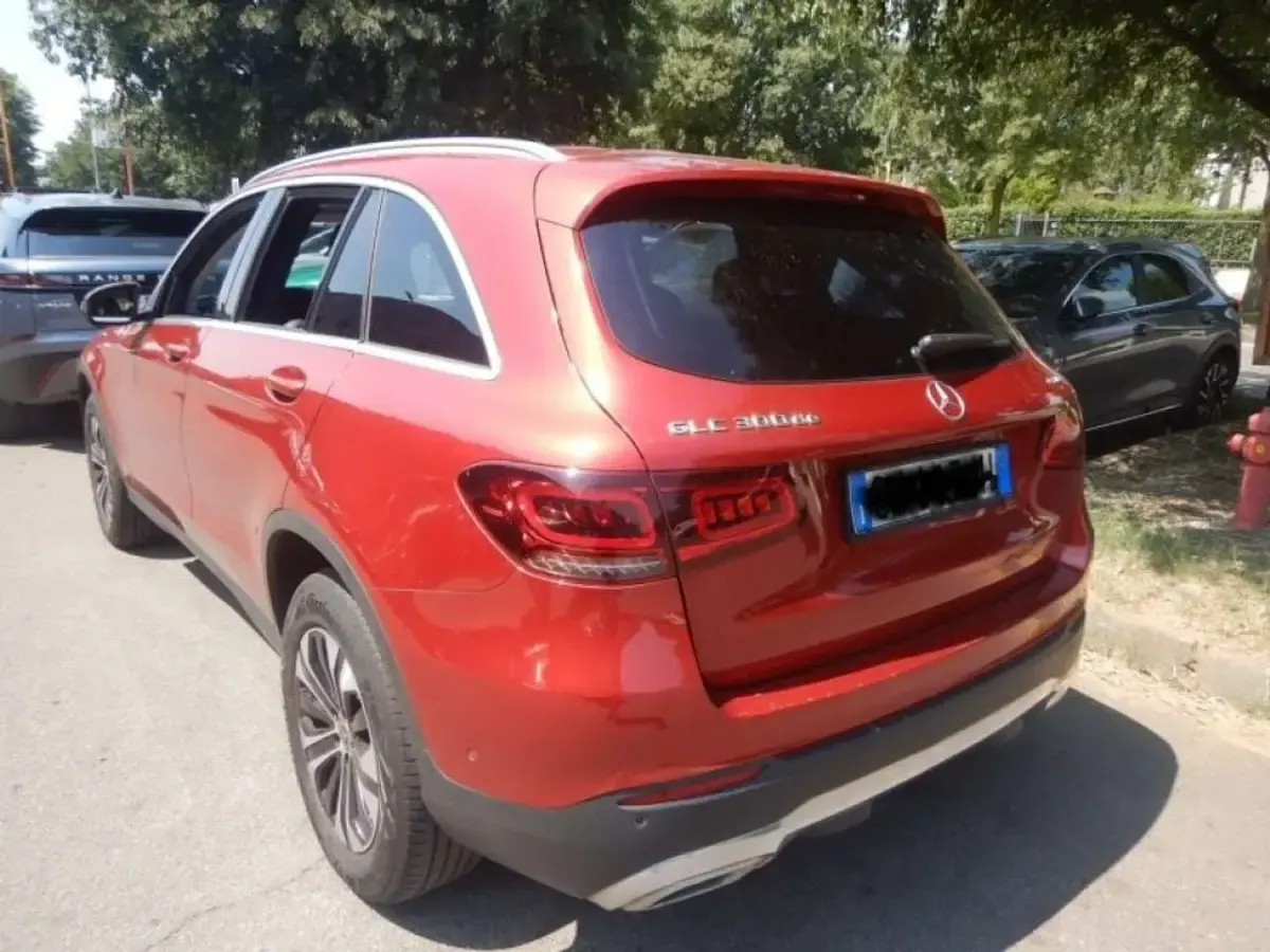 Usata Mercedes GLC300 Business 194 CV (142 kW) 2022 Amaranto SUV