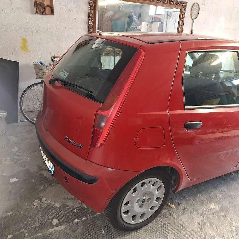 Usata Fiat Punto 80 CV (58 kW) 2001 Utilitaria