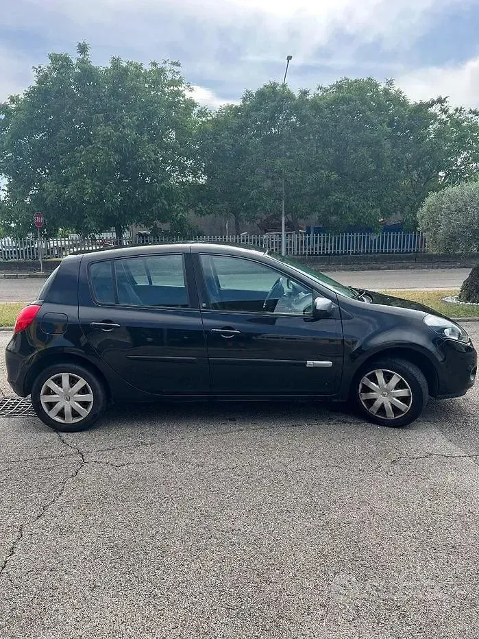 Usata Renault Clio II 75 CV (55 kW) 2011 Nero Berlina