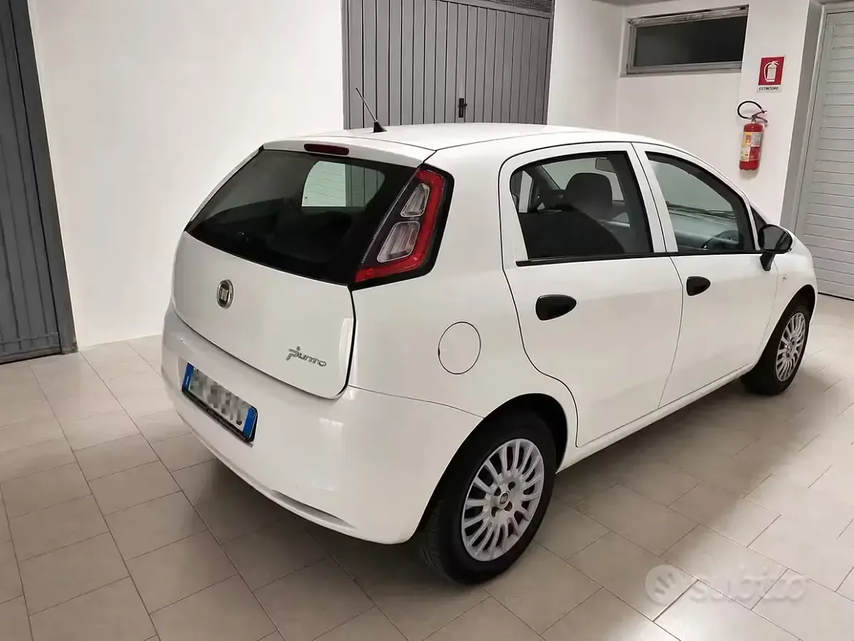 Usata Fiat Grande Punto 75 CV (55 kW) 2011 Bianco Utilitaria