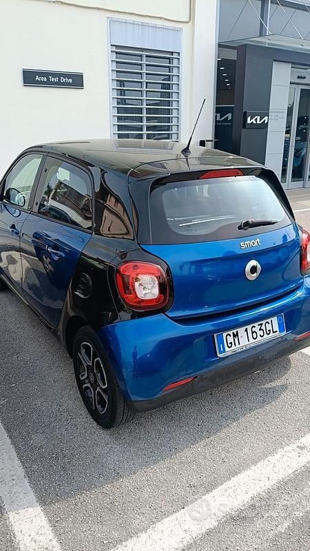Usata Smart ForFour Passion 71 CV (52 kW) 2016 Blu Utilitaria