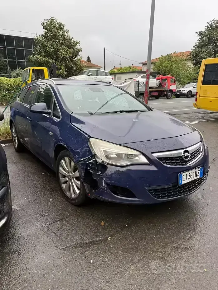 Usata Opel Astra 125 CV (91 kW) 2011 Blu Station wagon