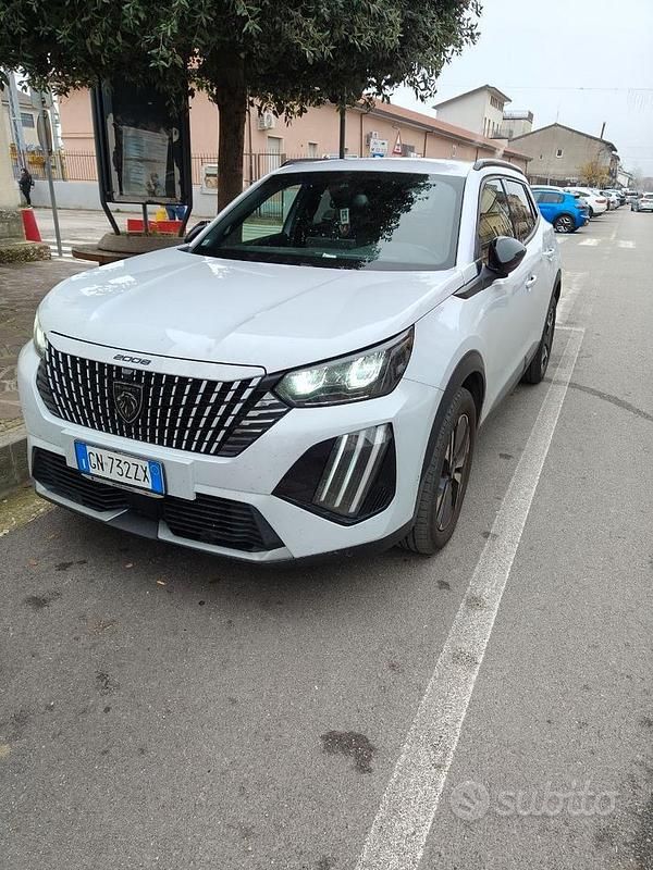 Usata Peugeot 2008 101 CV (74 kW) 2024 Bianco SUV