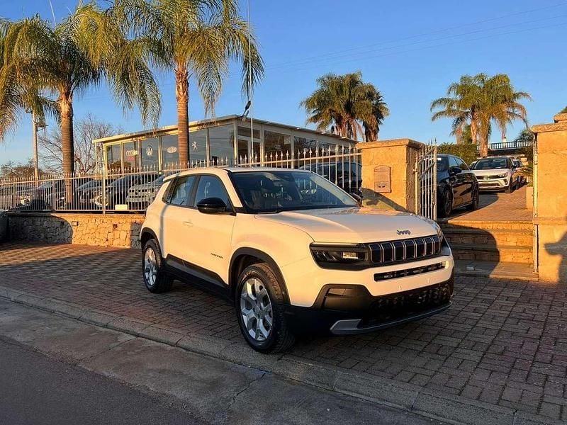 Bianco Usata 2024 Jeep Avenger Altitude SUV | 19.700 € (Buon prezzo) - Immagine 1/4