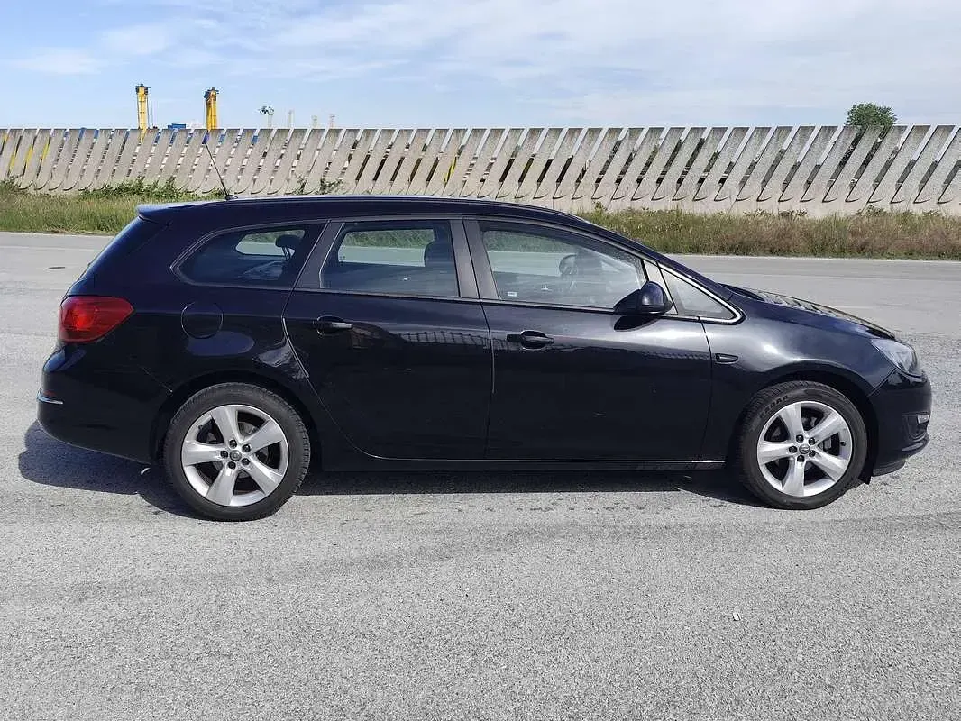 Usata Opel Astra 140 CV (102 kW) 2016 Nero Station wagon