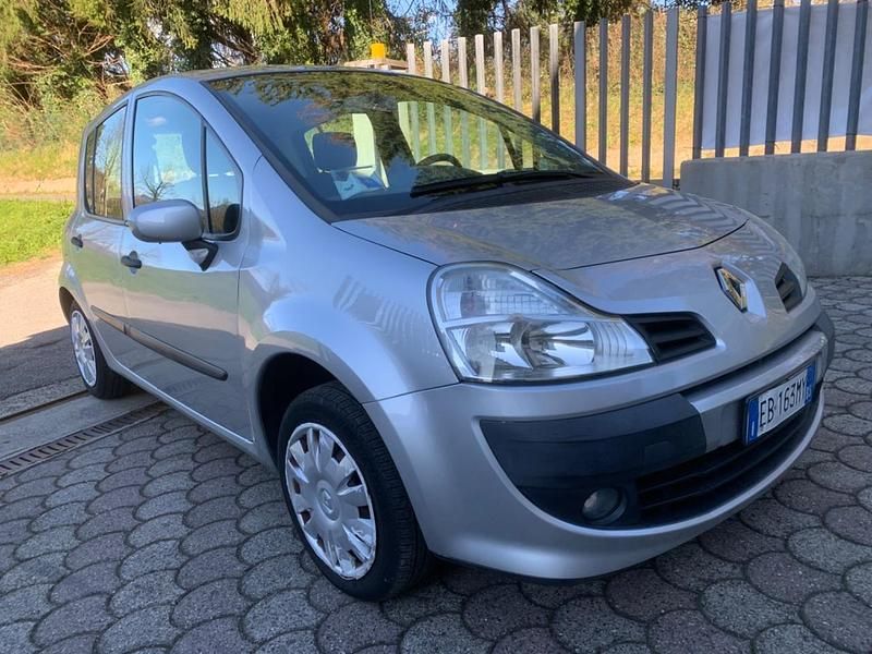 Usata Renault Modus Dynamique 74 CV (54 kW) 2010 Argento Monovolume