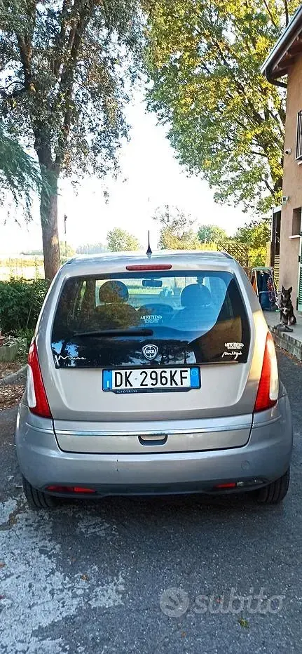 Usata Lancia Musa 90 CV (66 kW) 2008 Giallo Monovolume
