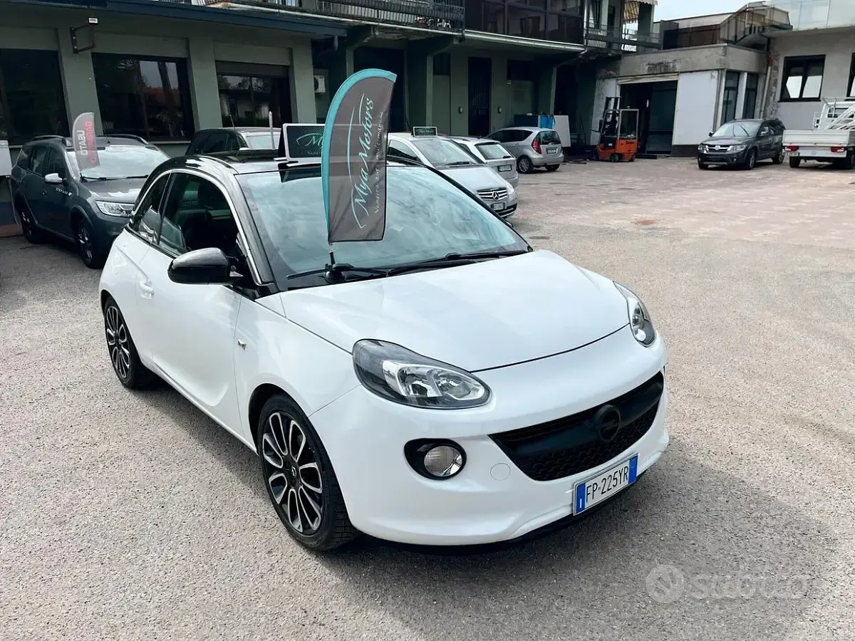 Usata Opel Adam 101 CV (74 kW) 2018 Bianco Utilitaria