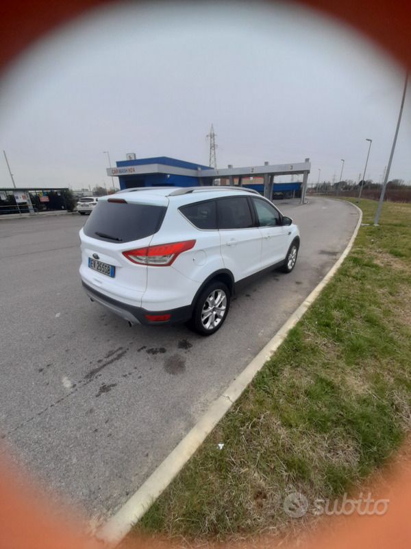 Begagnad Ford Kuga 163 HK (119 kW) 2014 Vit SUV