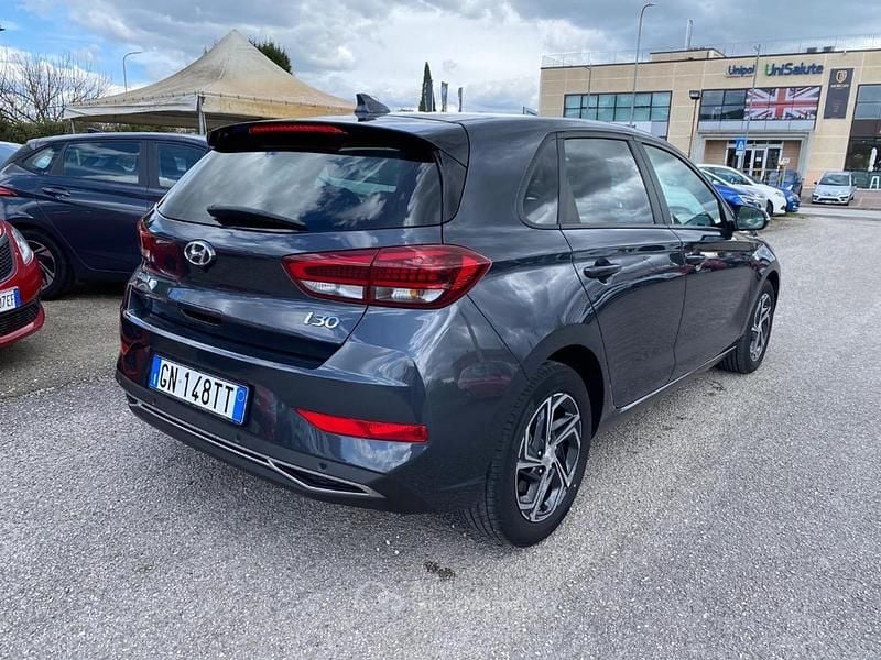 Usata Hyundai i30 Prime 120 CV (88 kW) 2023 Grigio scuro Berlina