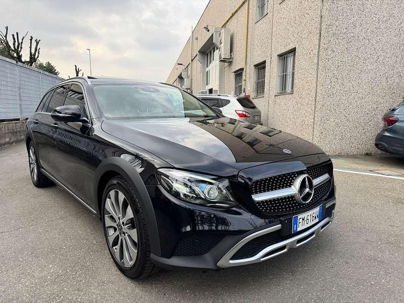 Usata Mercedes E220 All-Terrain Premium 194 CV (142 kW) 2017 Nero metallizzato Station wagon