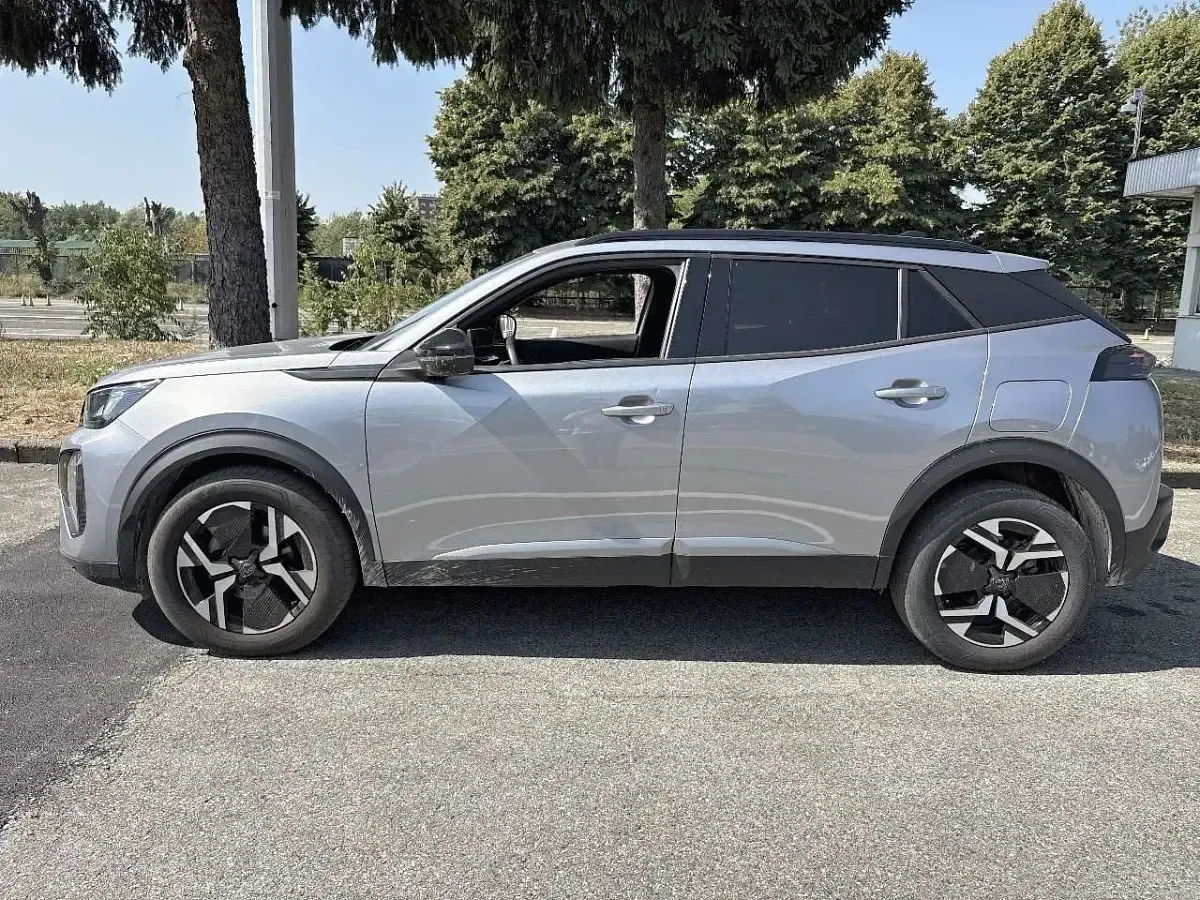 Usata Peugeot 2008 Allure 102 CV (75 kW) 2025 Grigio SUV