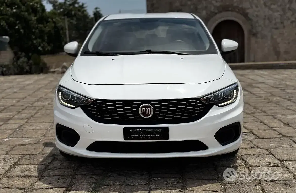 Usata Fiat Tipo Easy 120 CV (88 kW) 2018 Bianco Berlina