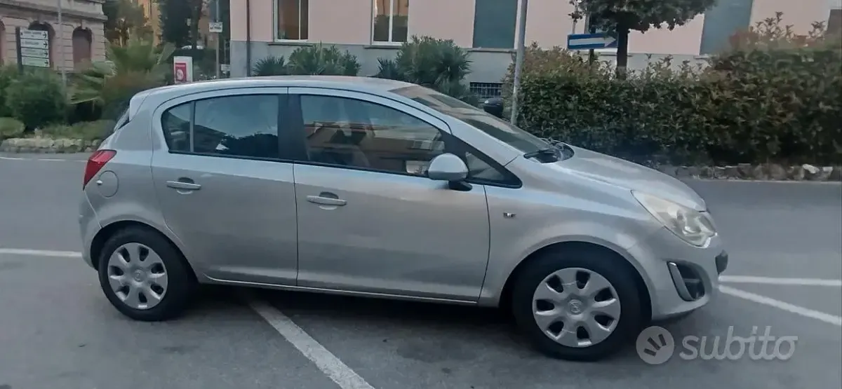 Usata Opel Corsa 86 CV (63 kW) 2012 Grigio Utilitaria