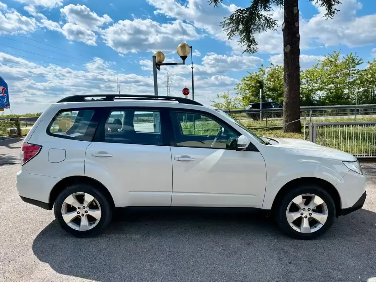 Usata Subaru Forester Trend 147 CV (108 kW) 2012 Bianco SUV