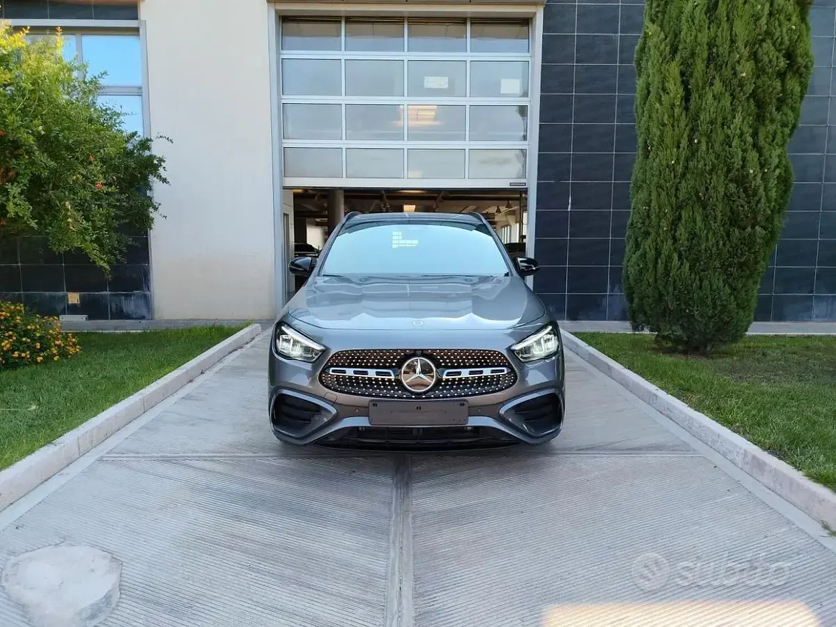 Usata Mercedes GLA200 AMG Line Premium 150 CV (110 kW) 2025 Grigio SUV