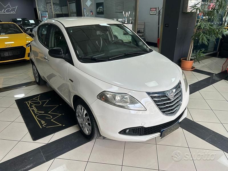 Usata Lancia Ypsilon Silver 69 CV (50 kW) 2012 Bianco Utilitaria