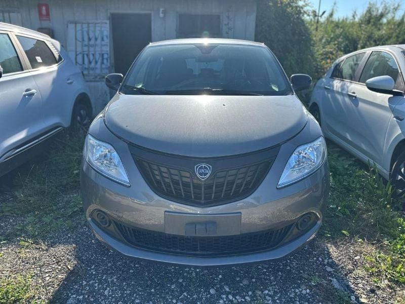 Usata Lancia Ypsilon Silver 70 CV (51 kW) 2023 Grigio Utilitaria