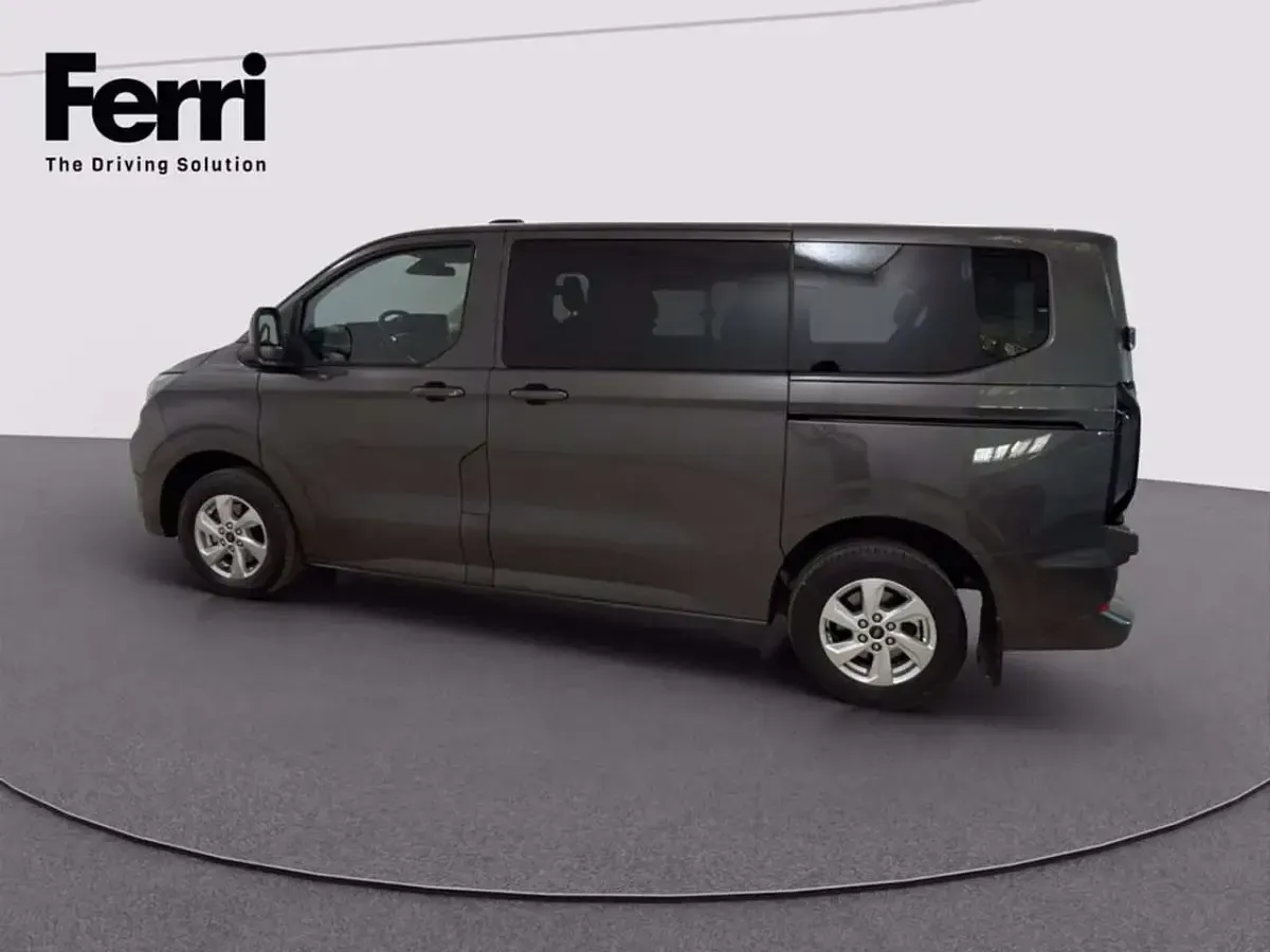 Usata Ford Transit Custom Titanium 136 CV (100 kW) 2025 Magnetic grey Station wagon