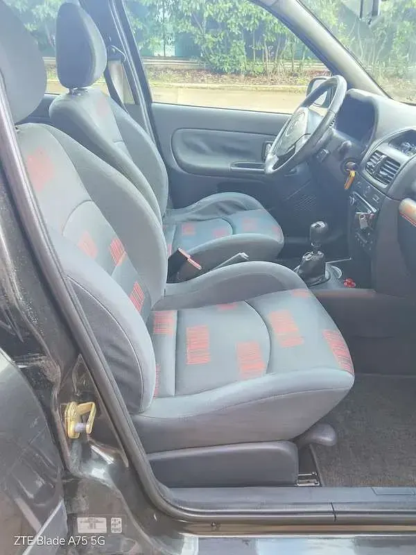 Usata Renault Clio II 82 CV (60 kW) 2005 Berlina