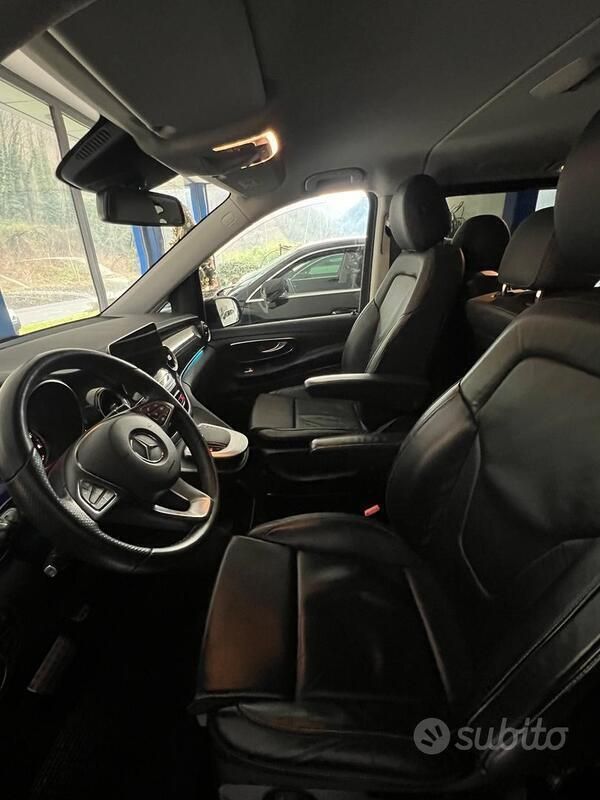 Usata Mercedes V300 Premium 237 CV (174 kW) 2022 Nero Monovolume