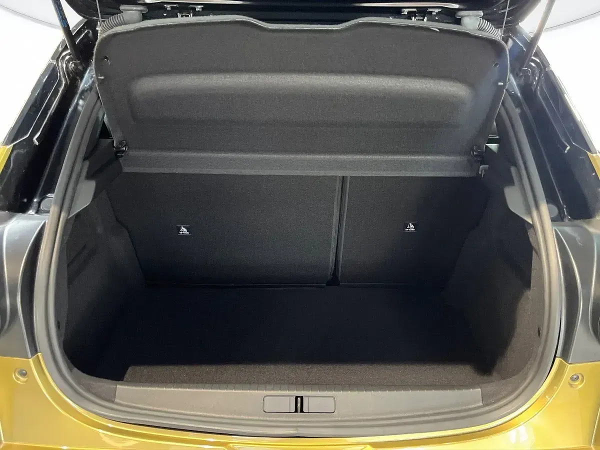 Nuova Lancia Ypsilon 110 CV (80 kW) 2025 Vernice oro con tetto nero Utilitaria