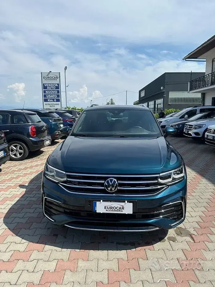 Usata VW Tiguan R-line 150 CV (110 kW) 2024 Blu SUV