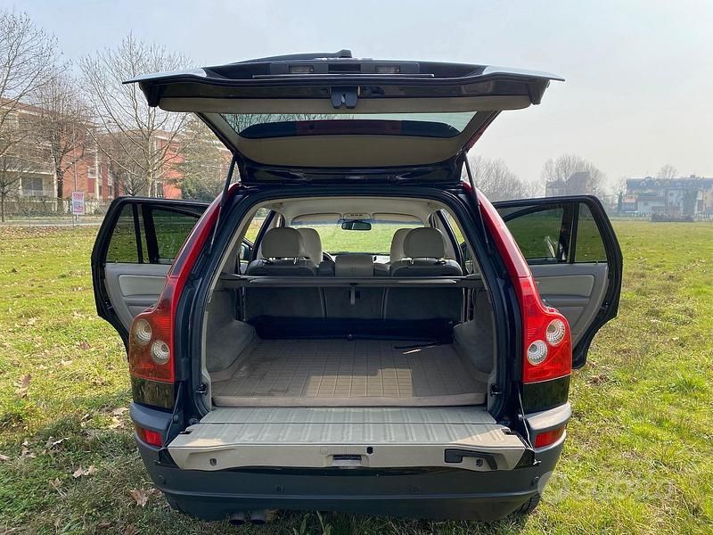 Usata Volvo XC90 Momentum 163 CV (119 kW) 2005 Nero SUV