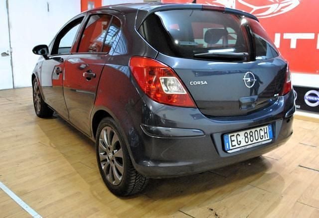 Usata Opel Corsa Cosmo 86 CV (63 kW) 2011 Grigio Berlina