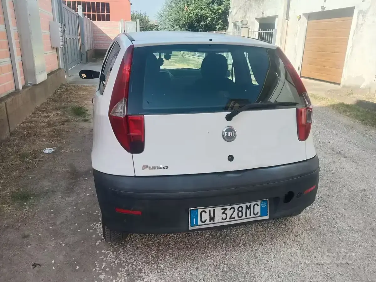 Usata Fiat Punto 60 CV (44 kW) 2005 Bianco Utilitaria