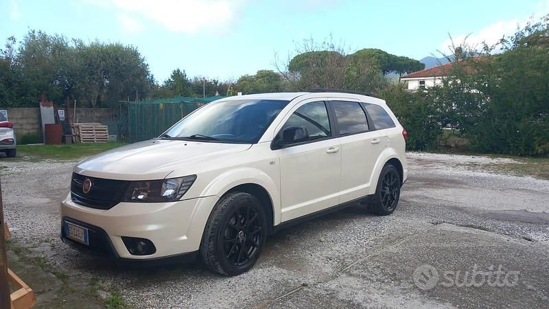 Usata 2014 Fiat Freemont Black Code SUV | 8500 € (Buon prezzo) - Immagine 1/4