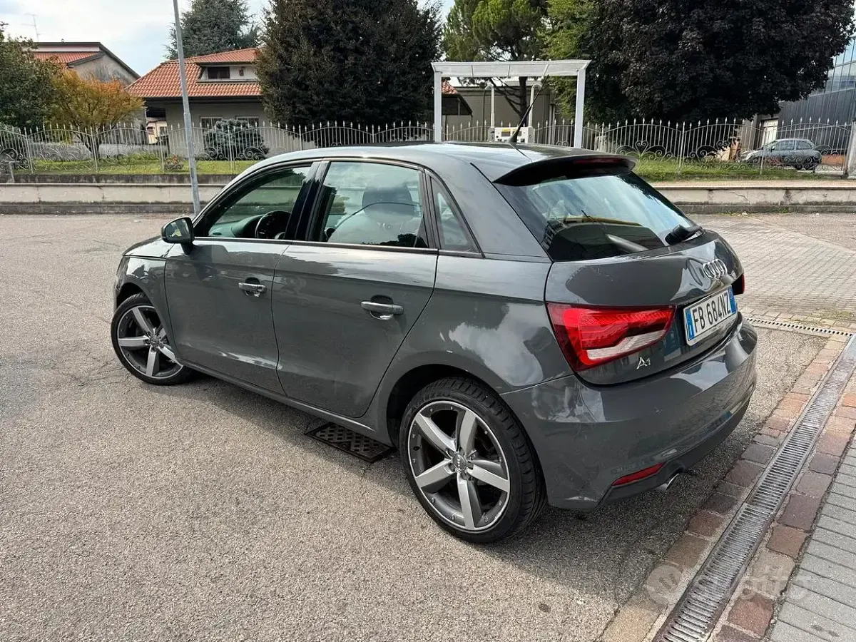 Usata Audi A1 Sportback 116 CV (85 kW) 2015 Grigio Utilitaria