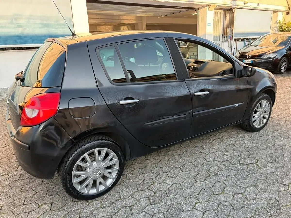 Usata Renault Clio II 75 CV (55 kW) 2008 Grigio Berlina