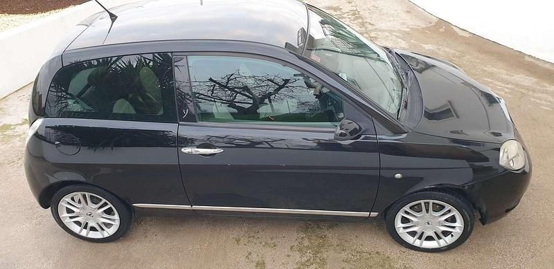 Usata Lancia Ypsilon 90 CV (66 kW) 2007 Nero Utilitaria