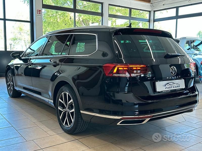 Usata VW Passat Elegance 150 CV (110 kW) 2022 Nero Station wagon
