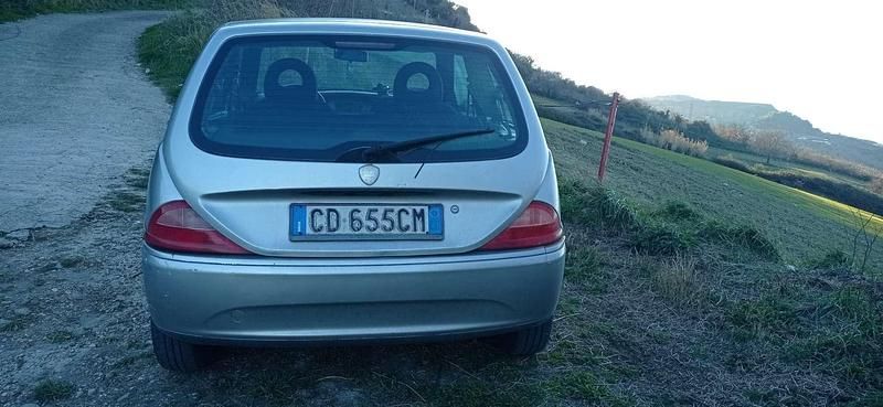 Usata Lancia Ypsilon 60 CV (44 kW) 2003 Utilitaria