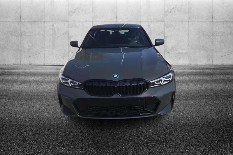 Usata BMW 330e M Sport 292 CV (214 kW) 2023 Grigio Berlina