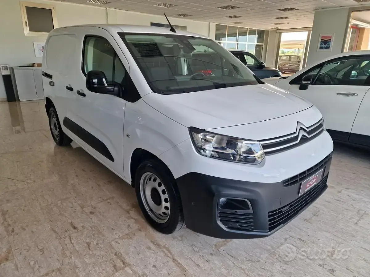 Usata Citroën Berlingo 100 CV (73 kW) 2023 Bianco Monovolume