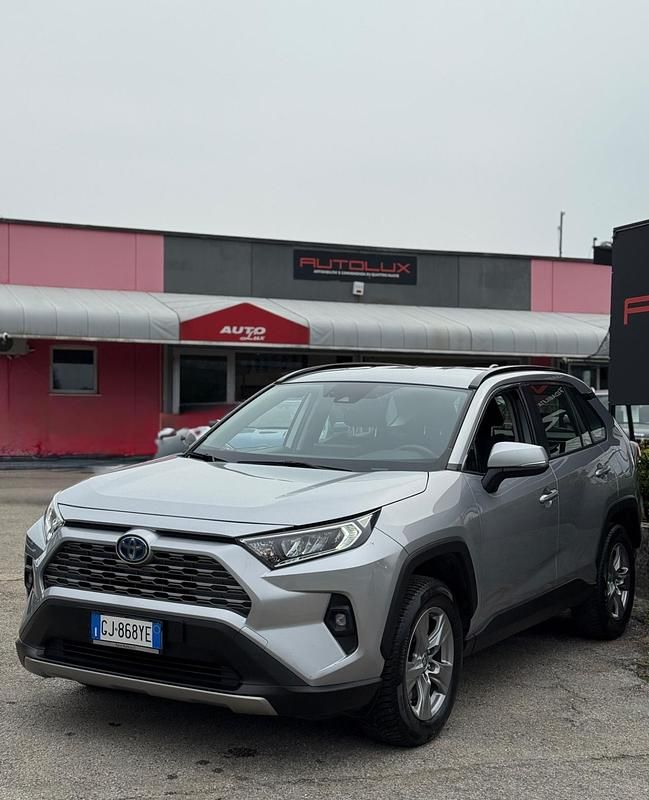 Usata Toyota RAV4 Hybrid Style 184 CV (135 kW) 2022 Grigio SUV