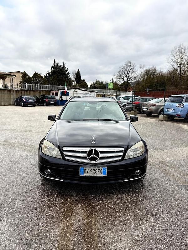 Usata Mercedes C220 170 CV (125 kW) 2009 Nero Station wagon