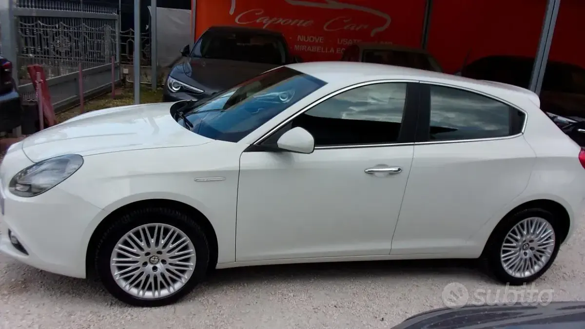 Usata Alfa Romeo Giulietta Distinctive 120 CV (88 kW) 2014 Bianco Utilitaria