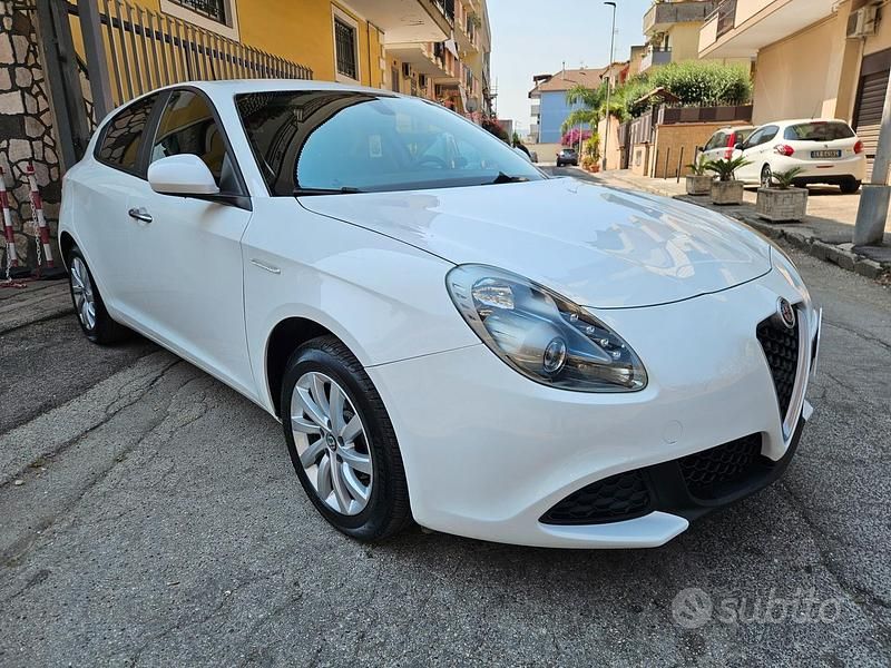 Usata Alfa Romeo Giulietta Super 120 CV (88 kW) 2017 Bianco Utilitaria