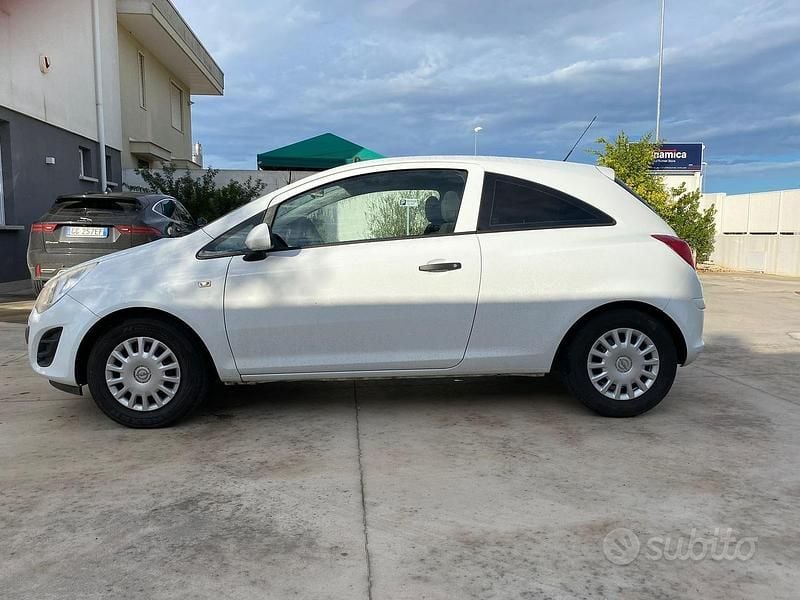 Usata Opel Corsavan 75 CV (55 kW) 2012 Bianco Utilitaria