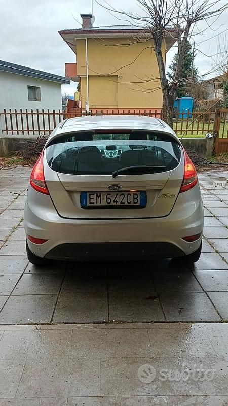 Occasion Ford Fiesta 97 ch (71 kW) 2012 Gris Citadine